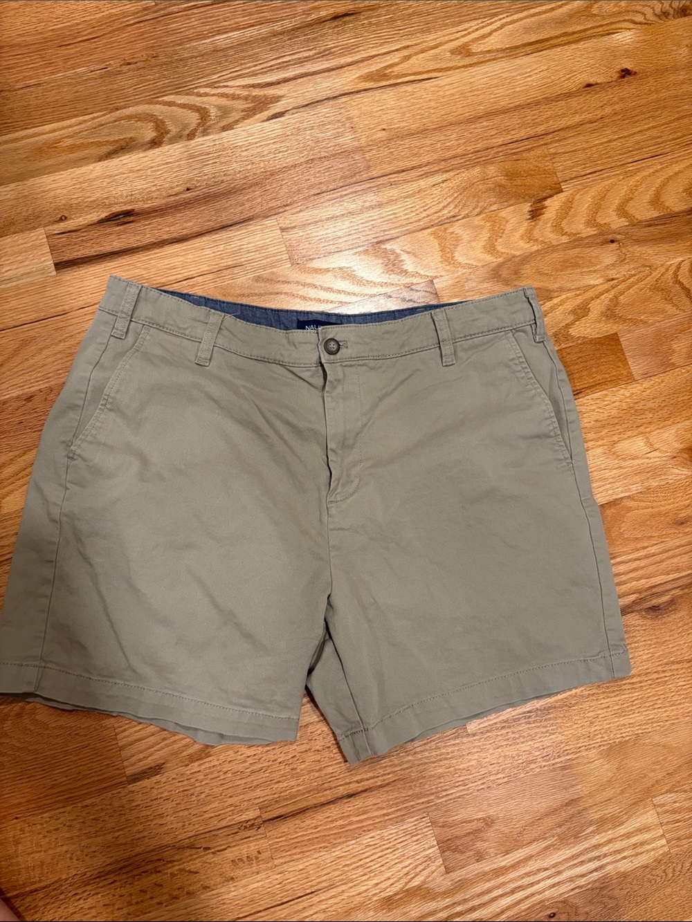 Men’s Nautica khaki shorts